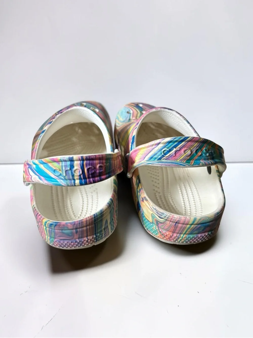 Crocs Classic Out of This World II Clog Kids J2 Rainbow Pastel Marble Swirl